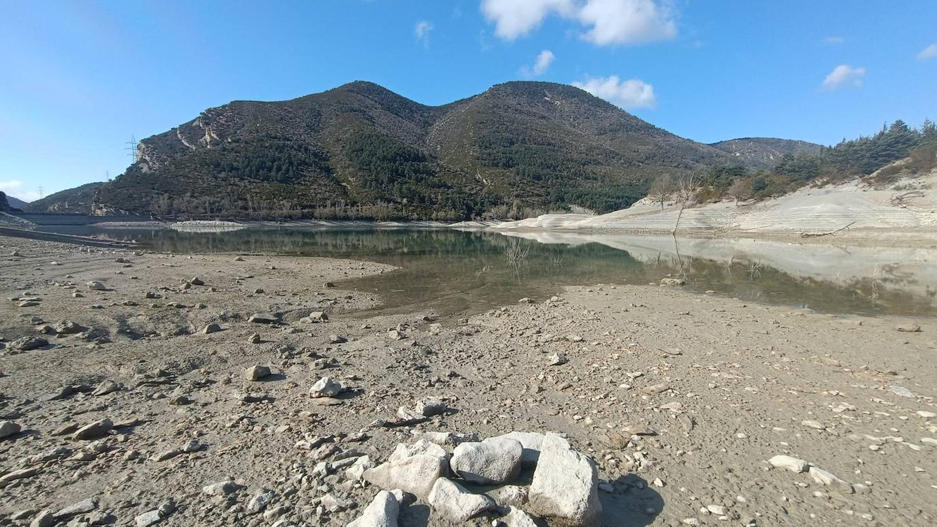 La falta de lluvia deja el embalse del Ebro bajo mínimos y el Arlanzón