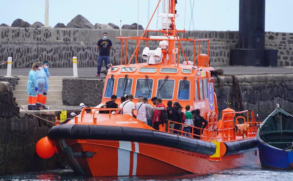 Llegan A Canarias Casi Inmigrantes En Un Solo D A Uno De Ellos