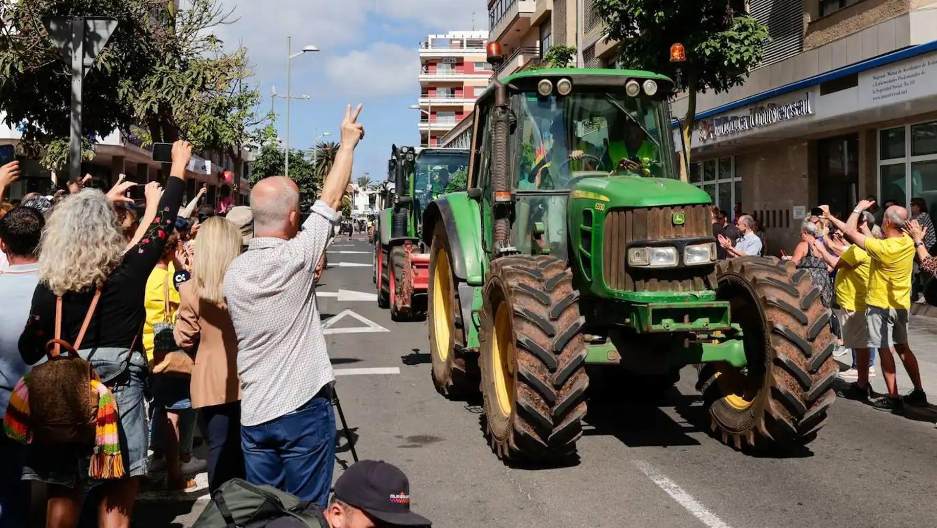 El Sector Primario Convoca Una Tractorada Por El Agua Y Contra La L Nea