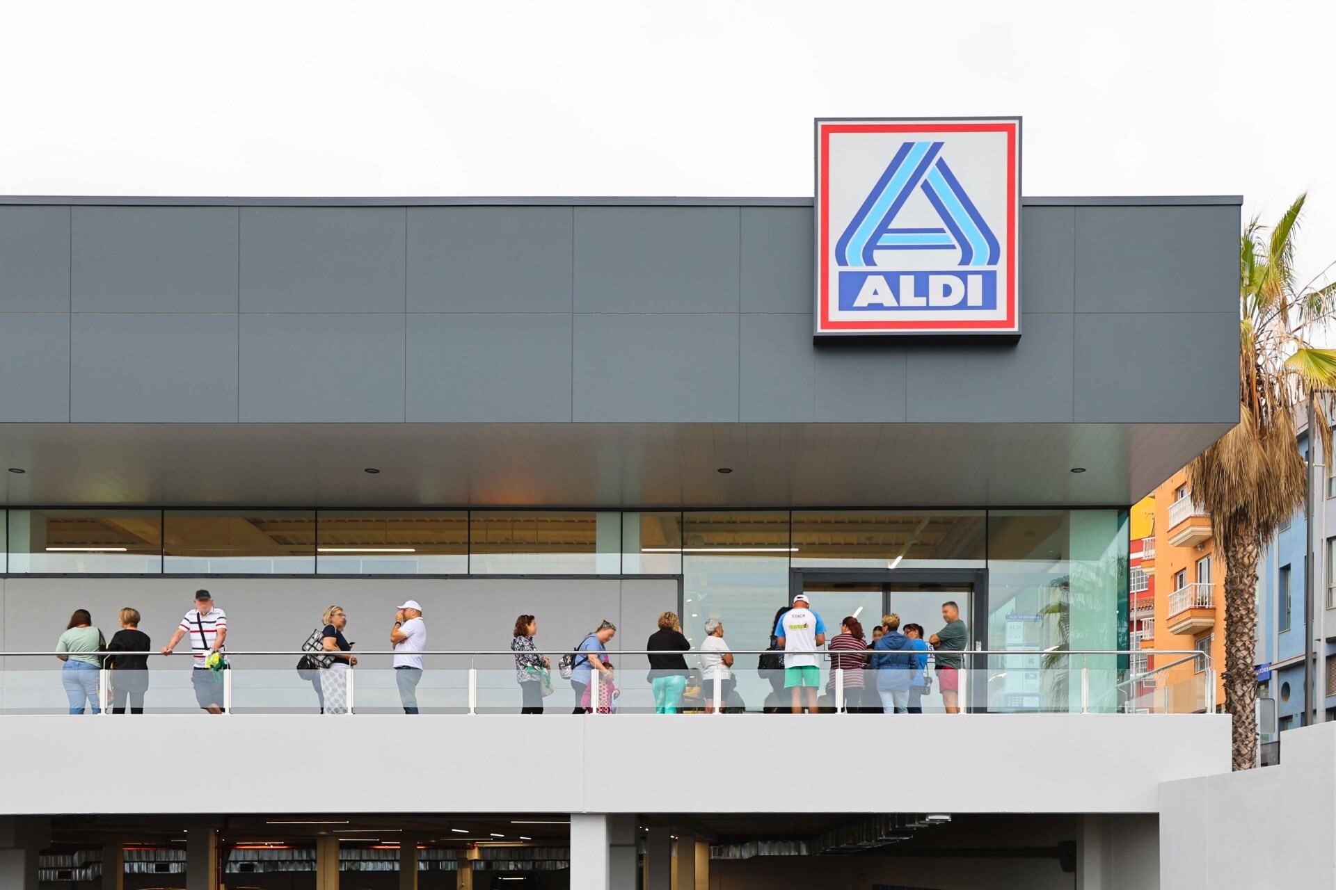 Aldi Abre Su Primera Tienda En Los Realejos Y Alcanza Las Tiendas En