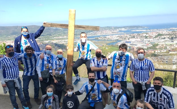 Tras el triunfo de la Real Sociedad en Copa ante el Athletic muchos realistas cumplen ahora sus promesas