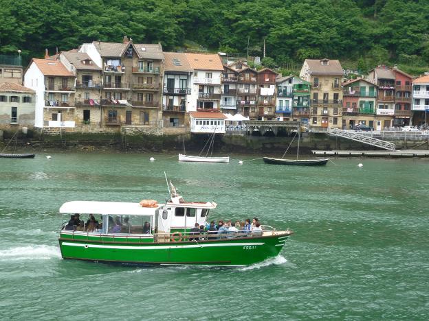 Paseos en barco por la bahía más industrial de Pasaia El Diario Vasco