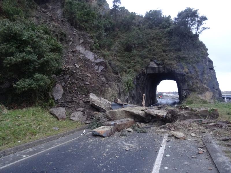 Desprendimiento Entre Getaria Y Zarautz El Diario Vasco