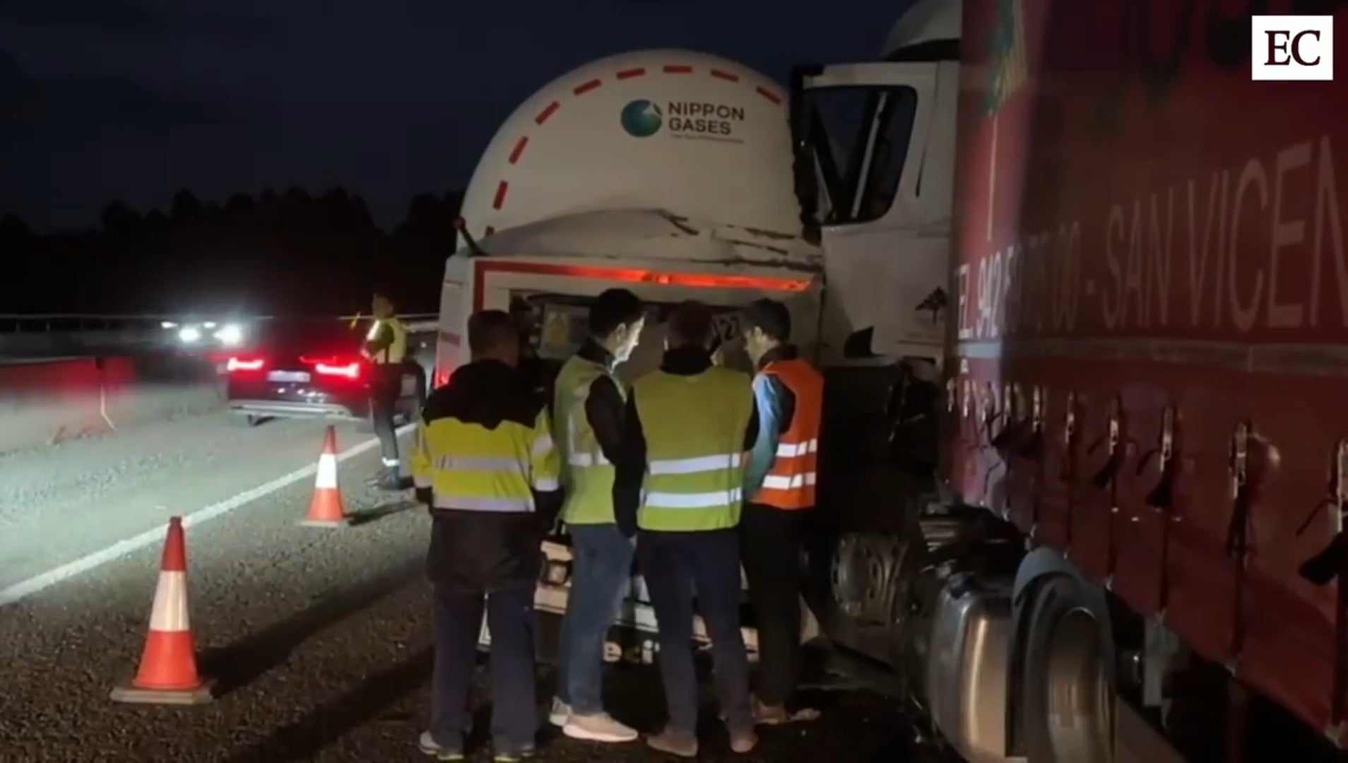 Un Herido Grave Tras Ser Atropellado Por Un Cami N En La Autov A Del