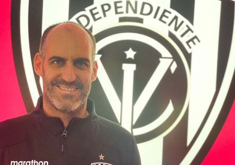 «No es bueno que cada cuatro años se cambie toda la estructura de Lezama», dice Bombín en su despedida
