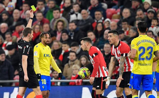 El Athletic presenta alegaciones a la primera amarilla a Yuri contra el Cádiz
