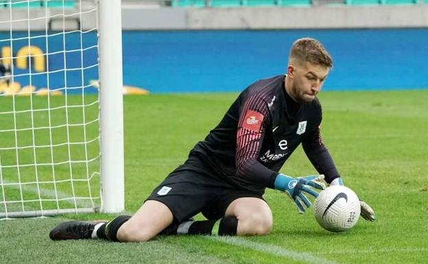 El Mirandés elige al portero esloveno Ziga Frelih para sustituir al lesionado Ramón Juan hasta junio