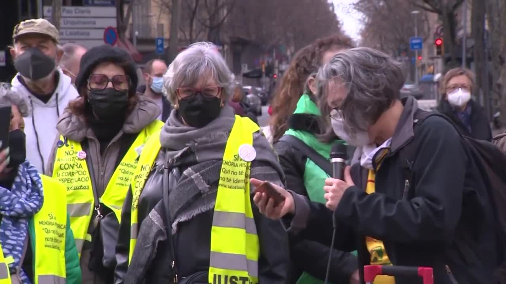 Unas Setenta Personas Se Manifiestan En Barcelona Contra La Ley Mordaza