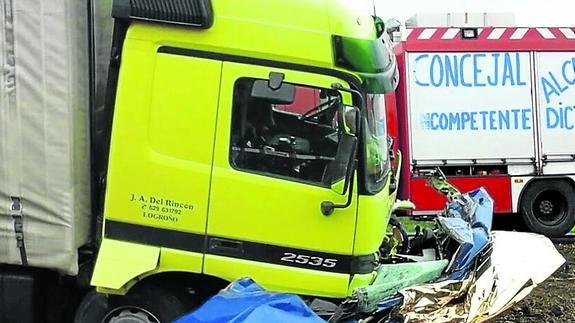 Fallece El Conductor De Un Turismo Tras Chocar Con Un Cami N En Arr Bal