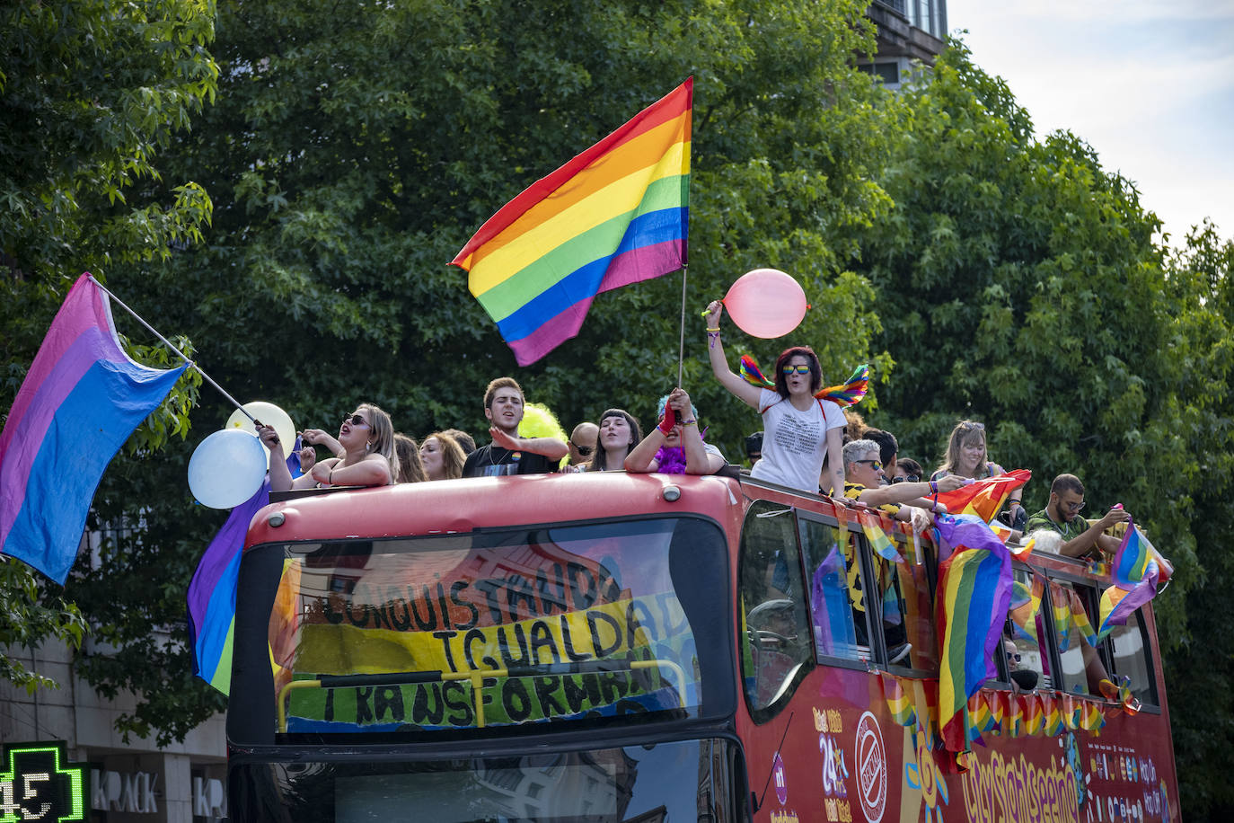 Fotos La manifestación del Orgullo tiñe de color las calles de