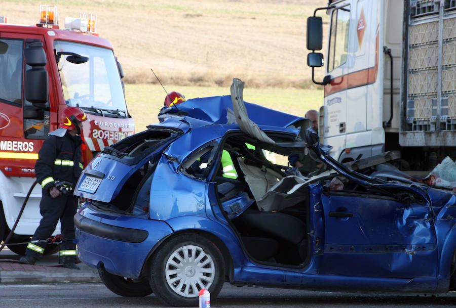 Fotos Un muerto y tres heridos en un accidente en Cuéllar El Norte