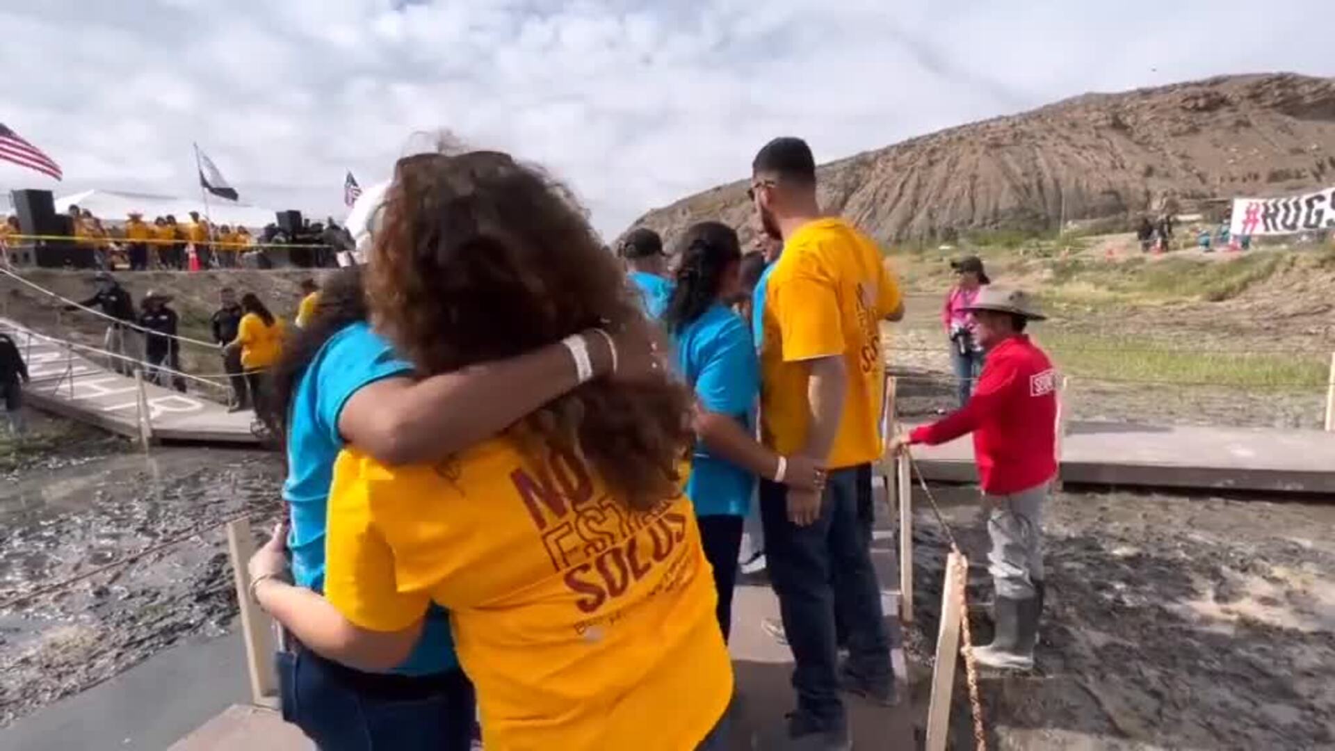 Un Centenar De Familias Se Reencuentran En La Frontera Entre M Xico Y