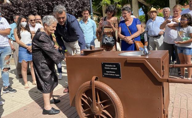 «La Basi» recibe un merecido homenaje con una fuente que recrea su carrito de helados