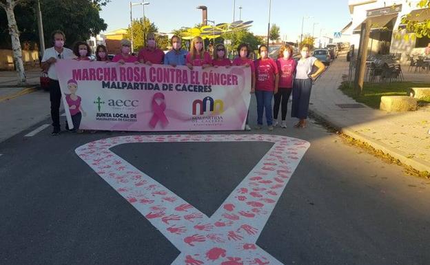 Se recaudan 733 euros con la VII Marcha Rosa de Malpartida de Cáceres