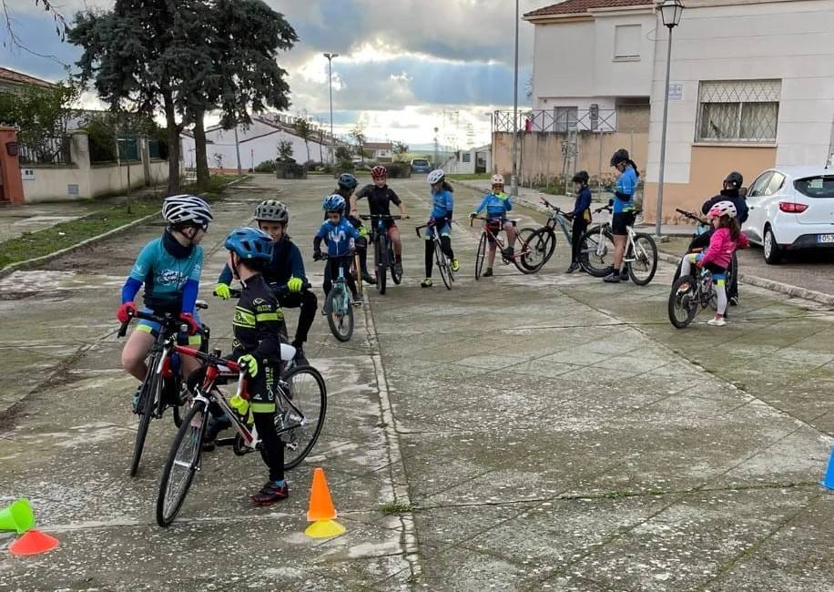Los convenios con el club de fútbol y con la asociación ciclista pasarán por el pleno