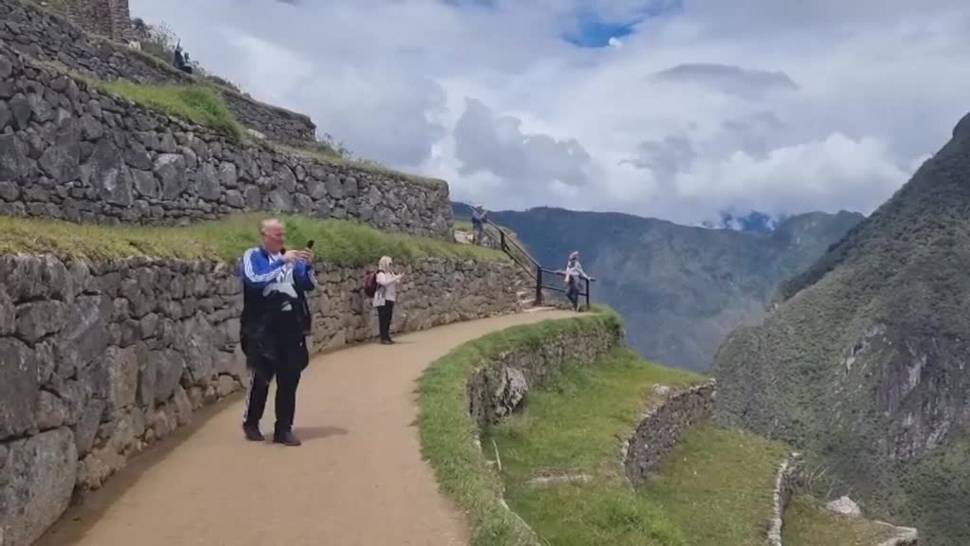 Machu Picchu Reabre Sus Puertas Tras Un Mes Cerrado Por Las Protestas