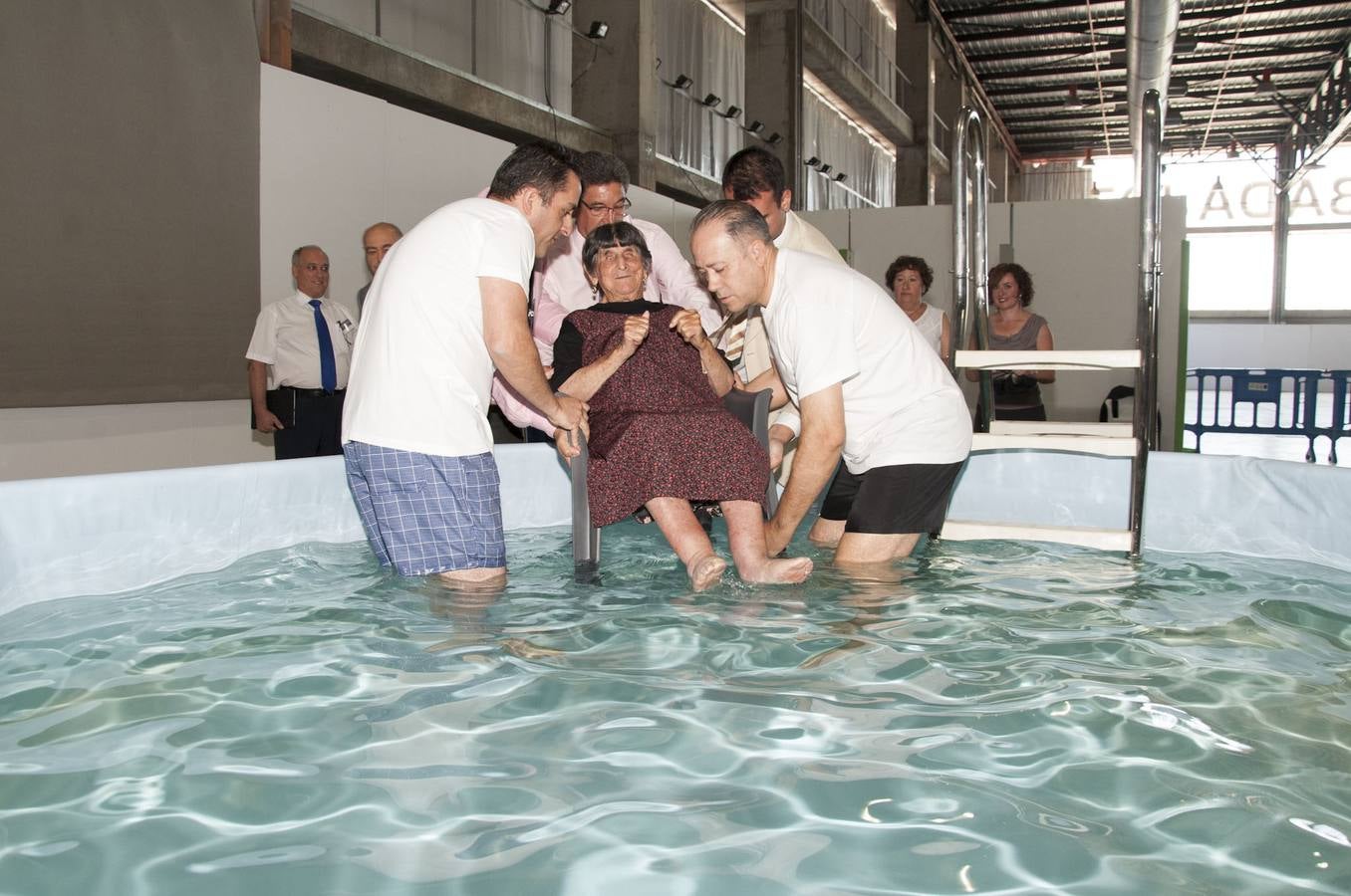 Más de 2 000 testigos de Jehová celebran su asamblea en Ifeba Hoy