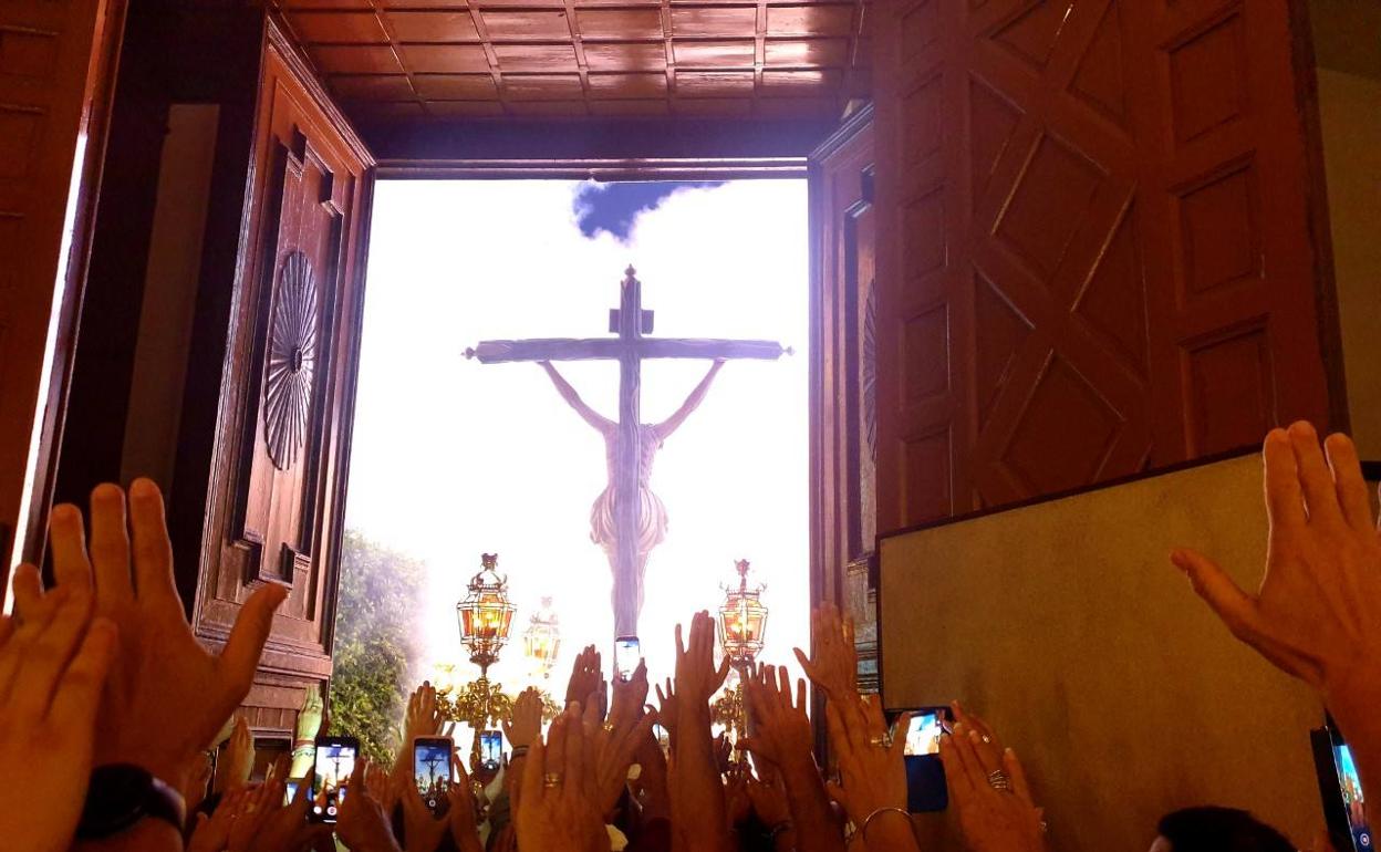 Día grande en Dalías el Cristo de la Luz sale hoy en procesión tres