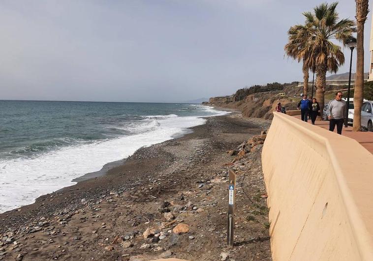 La costa de Adra necesita más aportes de arena