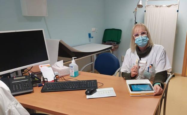 Distrito Poniente dota a los centros de salud de espirómetros