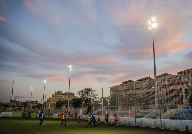 El complejo deportivo de Las Salinas estrena nuevas luminarias LED