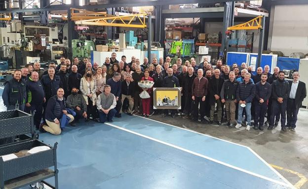 El Emotivo Homenaje Sorpresa De Los Trabajadores De Sima Al Fundador De