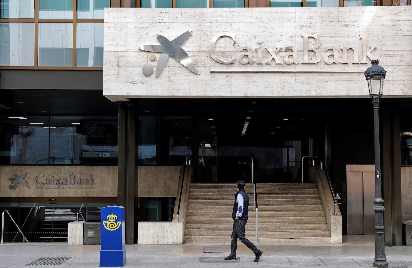 Aviso De Caixabank A Sus Clientes Para Pagar A Plazos En Tiendas