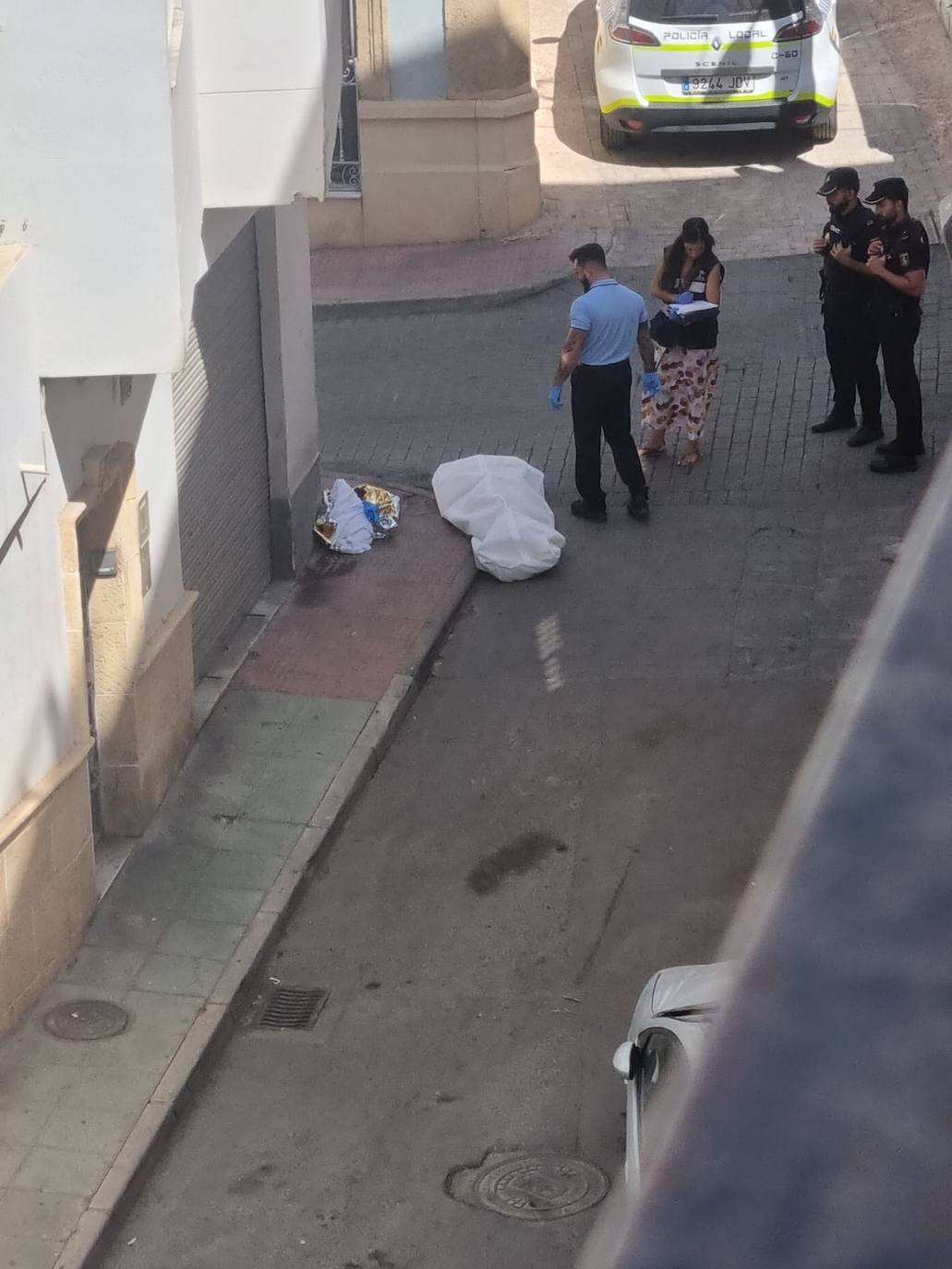 Muere Un Hombre En Plena Calle En Almer A Mientras Esperaba Una