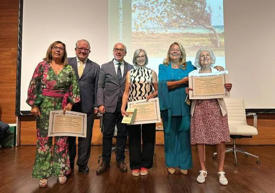 Mar A L Pez Gana El Certamen De Relato Corto Para Mayores Ideal