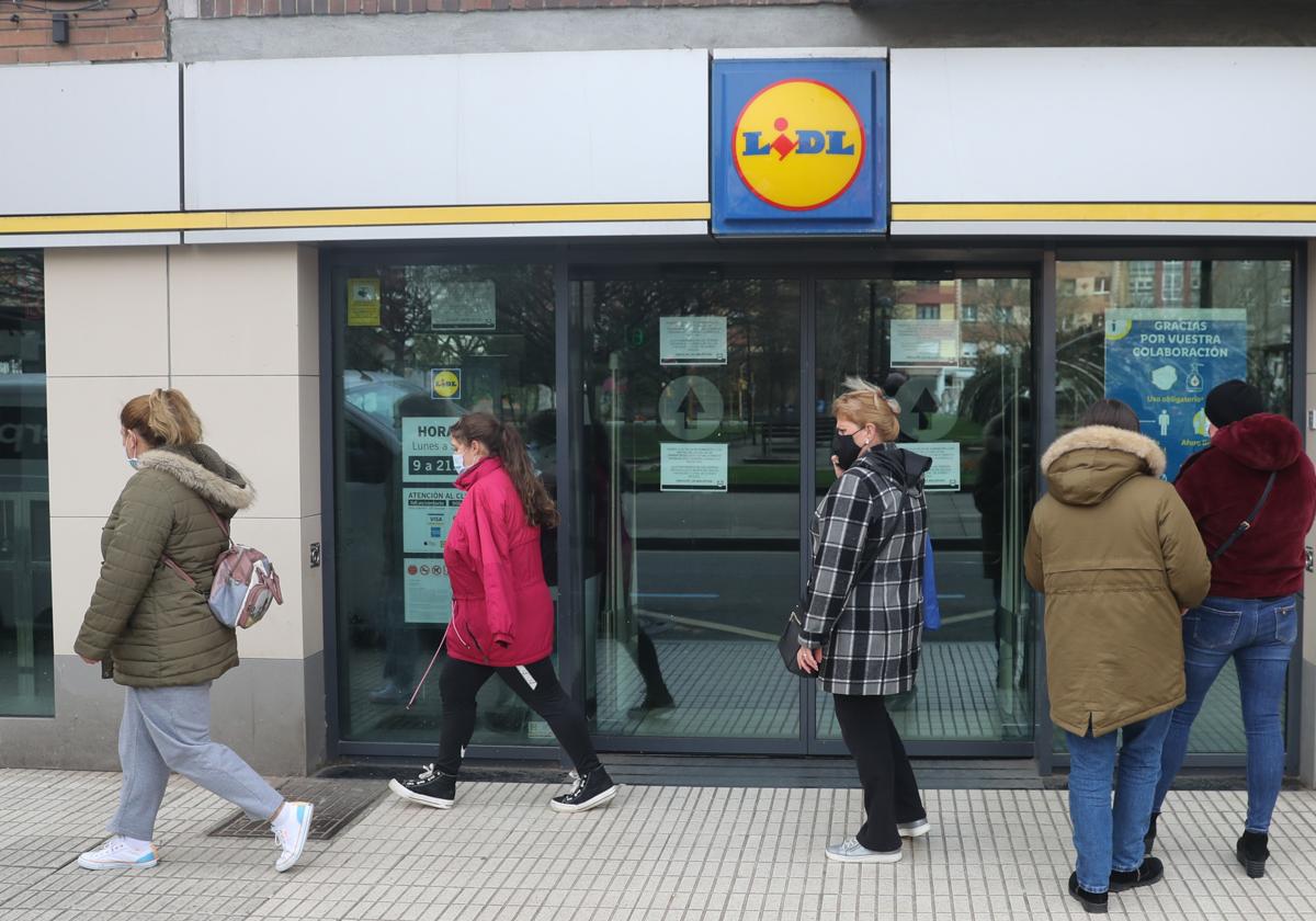 Lidl implanta cámaras corporales a sus trabajadores Ideal