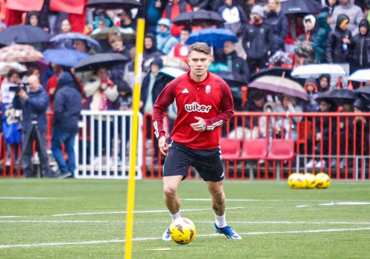 Kamil Piatkowski Directo Al Entrenamiento Del Granada Ideal