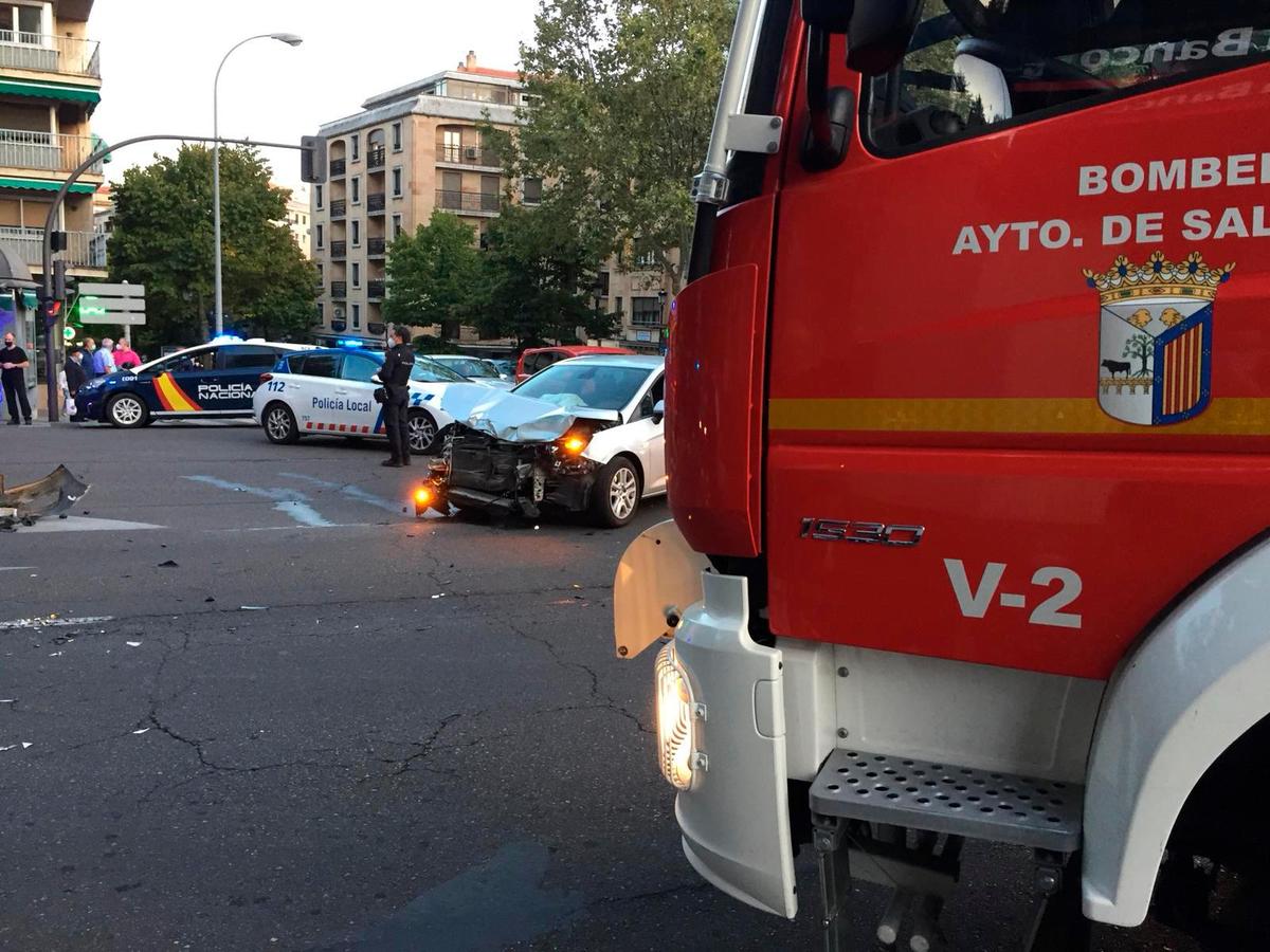 Espectacular Accidente Con Una Ambulancia Volcada En El Paseo De