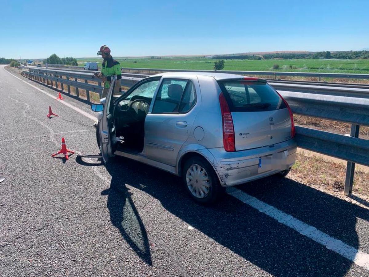 Dos Heridos En Un Choque De Dos Turismos En La A 50 En Encinas De Abajo