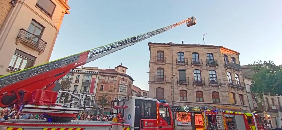 Falsa Alarma En La Plaza Del Corrillo Tras Un Aviso De Humo En Uno De