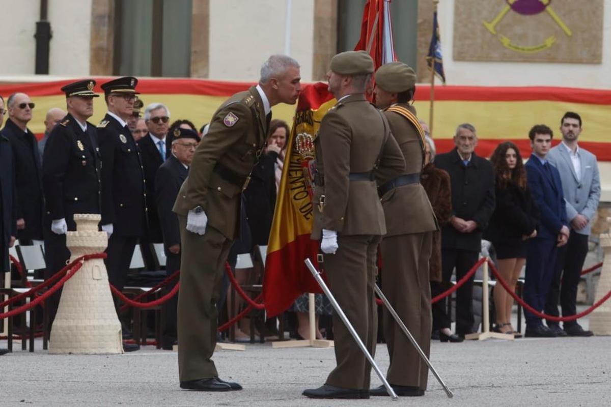 El Teniente Coronel N Ez Asume El Mando Del Regimiento De Ingenieros