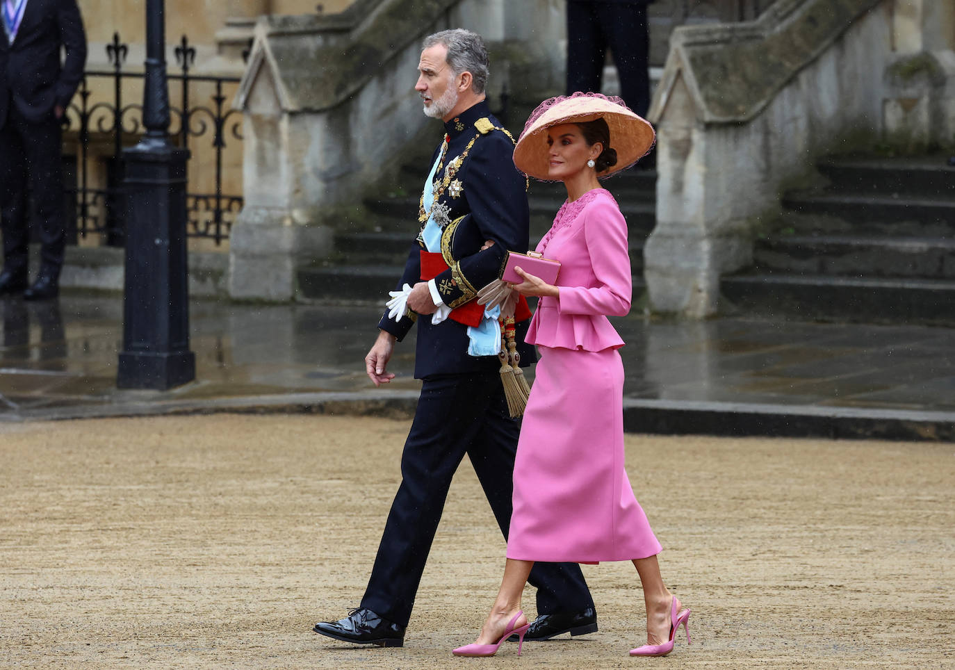 El espectacular look de la reina Letizia en la coronación de Carlos III