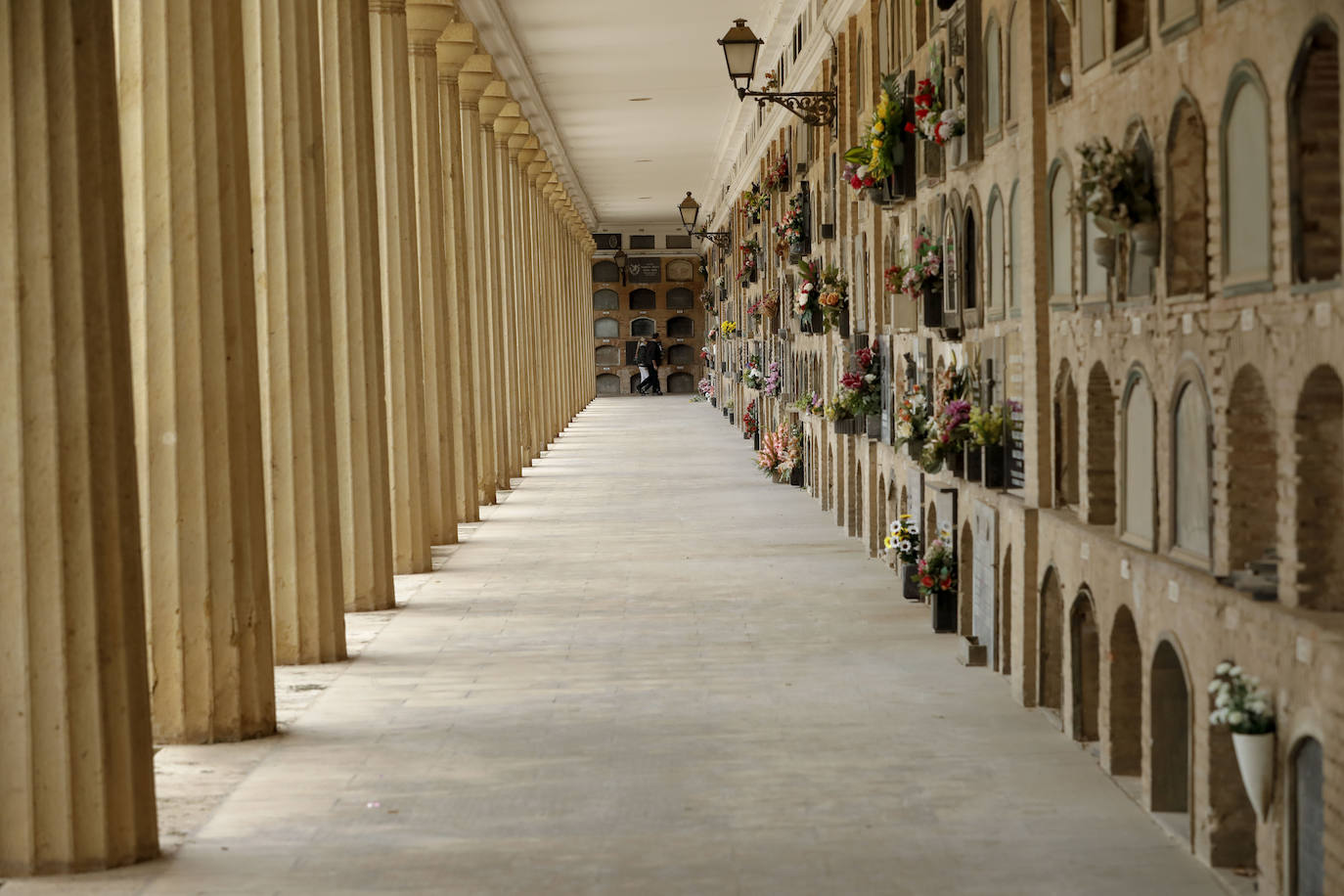 Cementerio Municipal De Valencia Masiva Afluencia Al Cementerio De