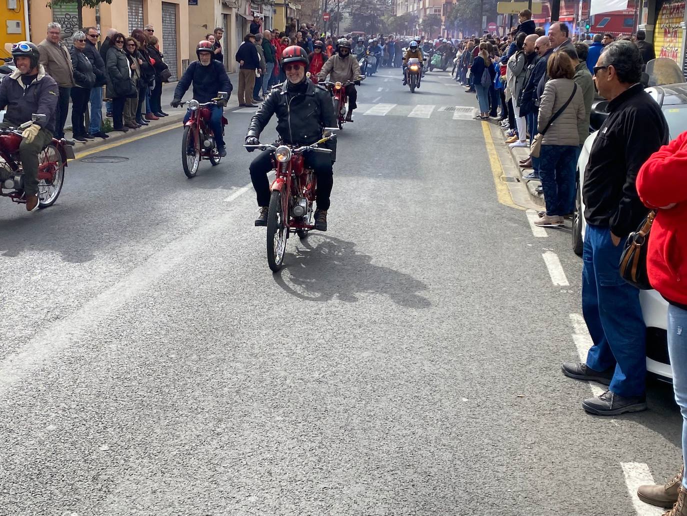 Fotos Las Vespas Dan La Bienvenida A Las Fallas Las Provincias