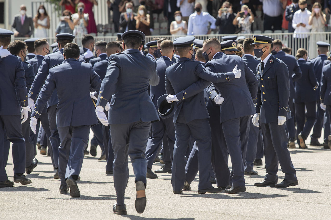 Fotos El Rey Felipe Vi Preside La Entrega De Despachos De Los Nuevos