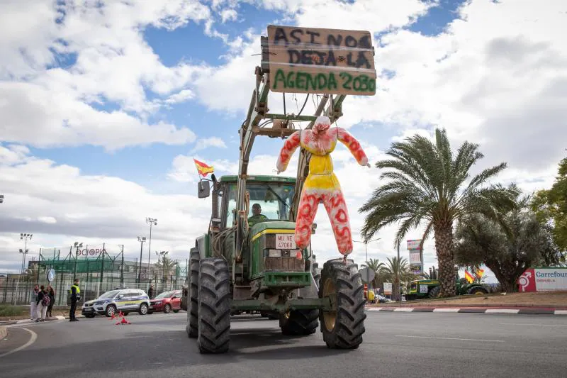 La Tractorada De Los Organizaciones Agrarias Por La Vega Baja No Logra