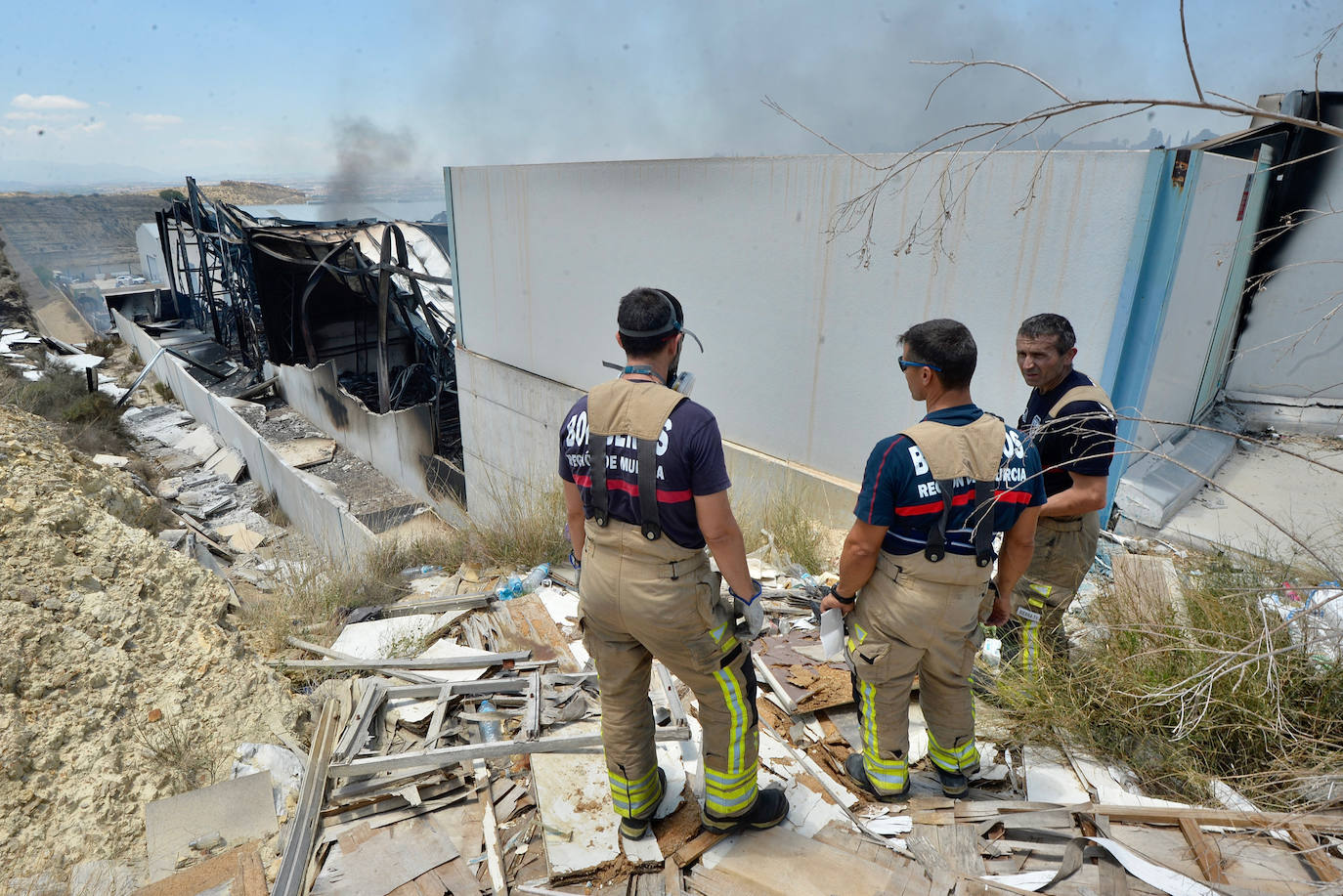 Arde una nave industrial en el polígono La Polvorista de Molina La Verdad