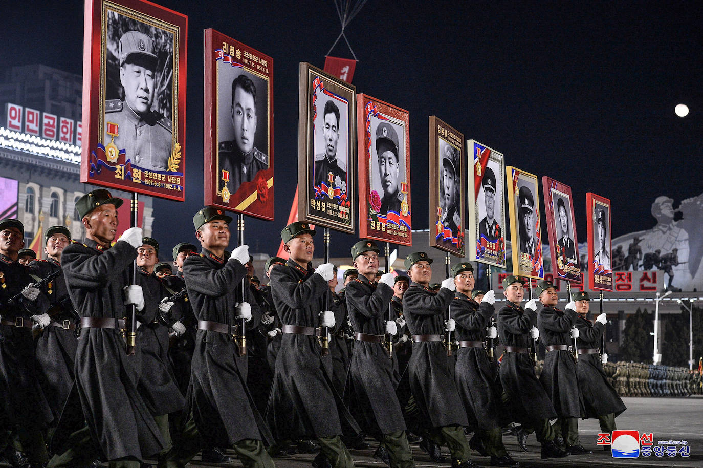 Corea del Norte exhibe su poderío militar