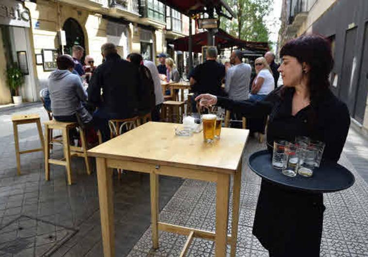 El salario en la hostelería se dispara un histórico 8% ante la falta de mano de obra