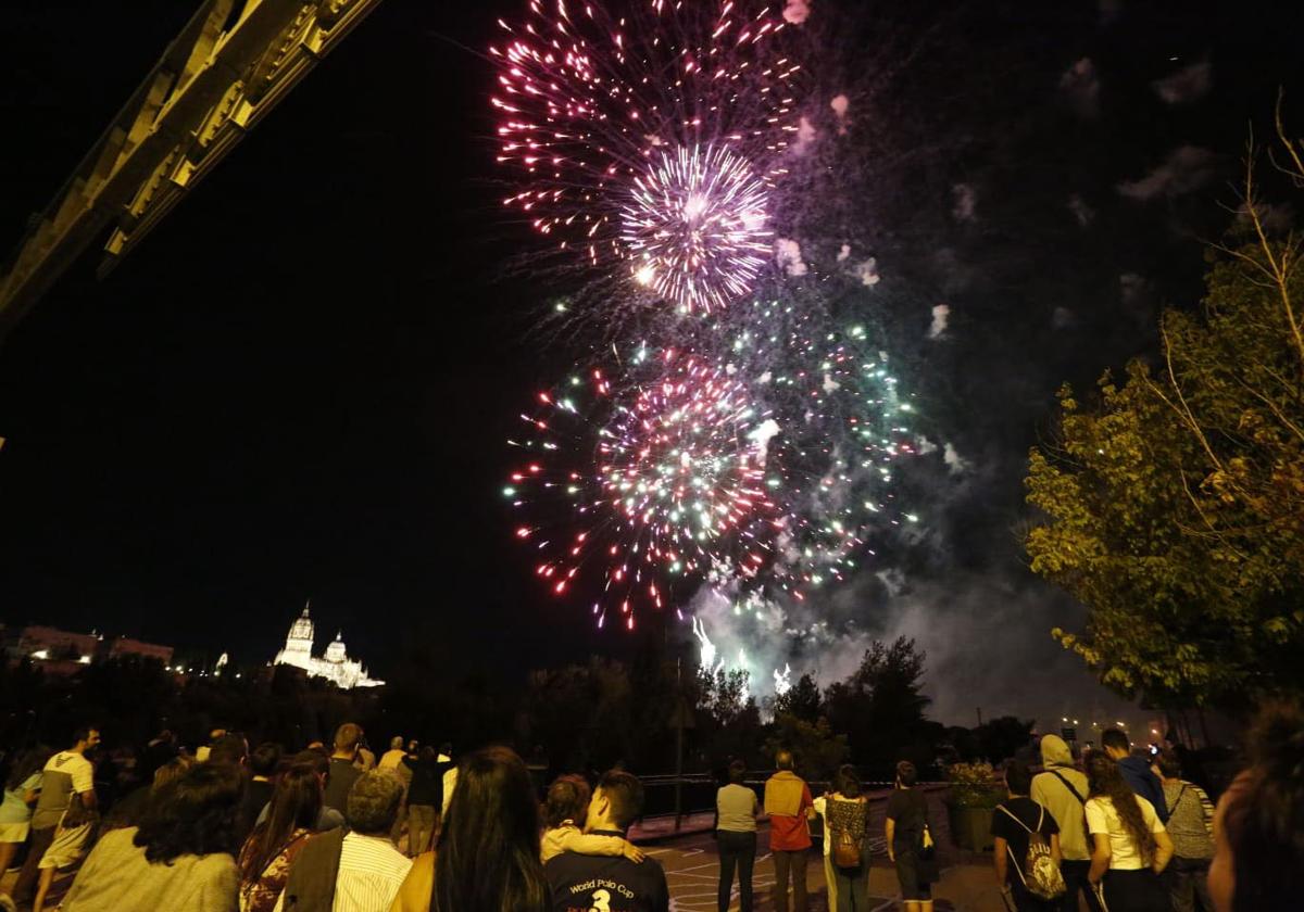 Fuegos Artificiales En Salamanca Para Cerrar Las Fiestas En Honor A San