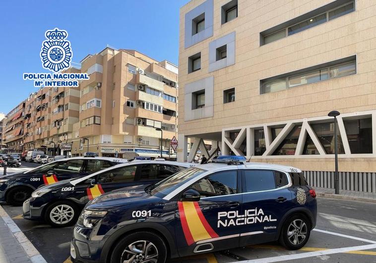 Dos detenidos por amenazar con descuartizar a una madre y su hijo en Alicante