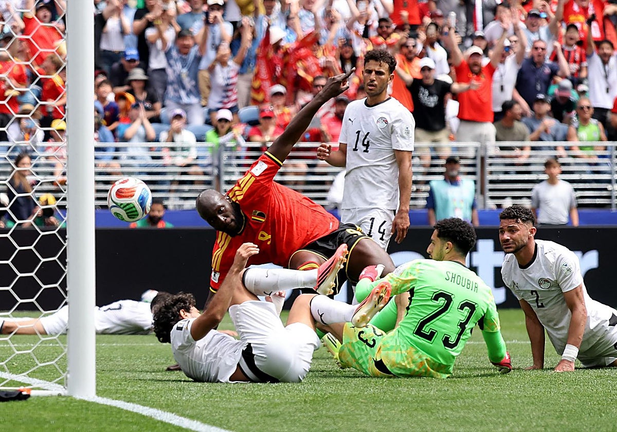 Egipto sorprende a Bélgica y rescata un empate en su debut