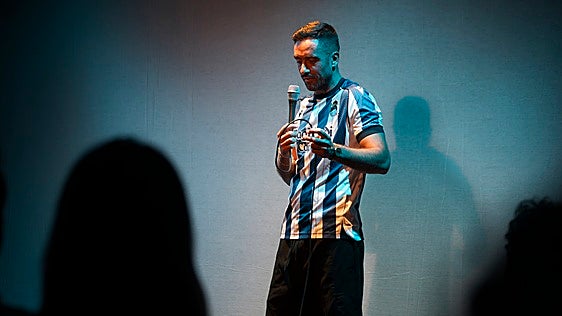 La terapia mundialista de Gurrutxaga: «Con el humor hago las paces con el fútbol»