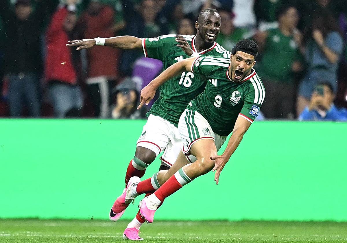 México se aprovecha de un débil Ecuador y avanza a octavos de final