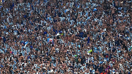 Alerta máxima: 50.000 argentinos, 30.000 ingleses y 2.500 policías en el partido de mayor riesgo del Mundial