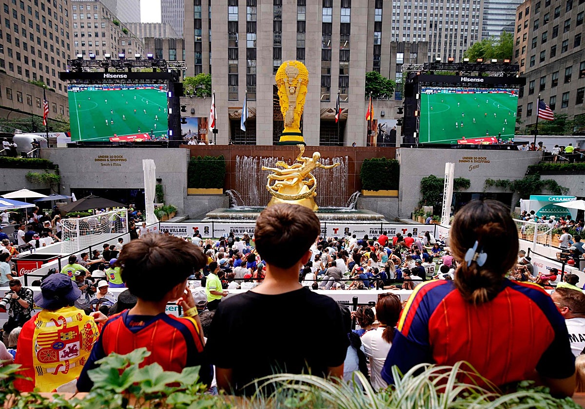 Aficionados españoles siguen el Mundial desde Nueva York